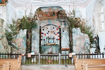 Das Heilige Grab in der Adelgundiskapelle auf dem Staffelberg - Quelle: https://www.facebook.com/staffelstein/posts/das-heilige-grab-in-der-adelgundiskapelle-auf-dem-staffelberg-%EF%B8%8F-das-%C3%BCber-250-jah/838710901632217/